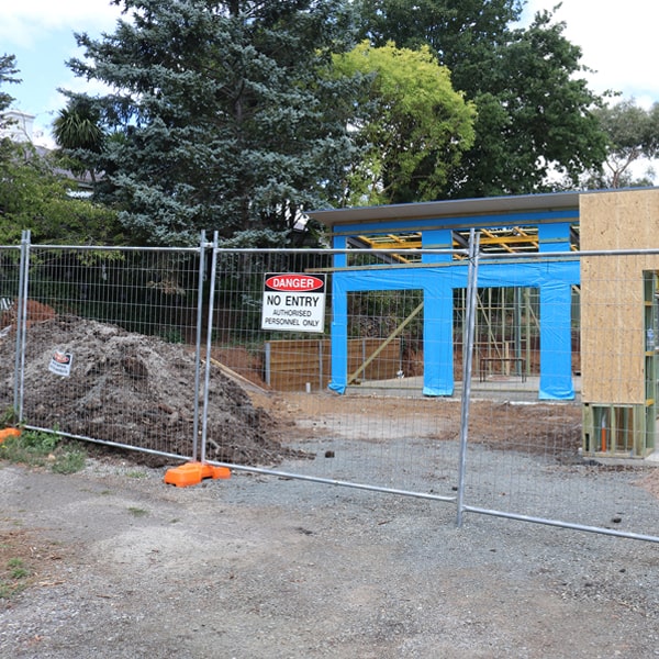 do you deliver and install temporary fencing and what's the price for this in London